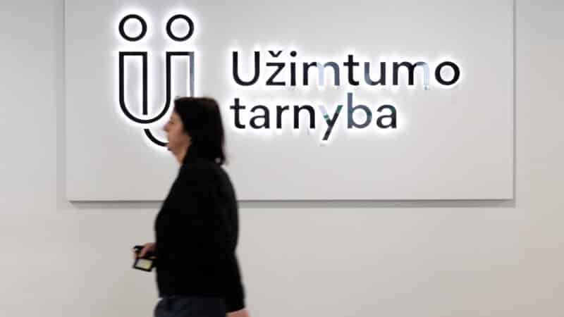 Užimtumo tarnyba: dėl planuojamų atleidimų šiemet įspėta per 1,2 tūkst. darbuotojų