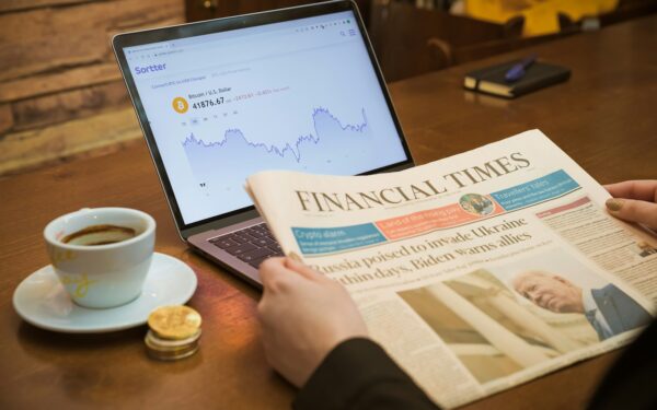 Ekonominiai gandai ir panika: kaip dezinformacija apie kainas ir mokesčius veikia mūsų sprendimus