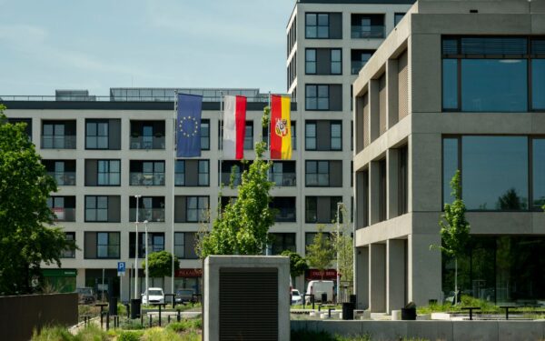 ES ambasadų vaidmens kaita po karo grėsmės sugrįžimo: ką reiškia nauji iššūkiai Briuselyje ir Vilniuje