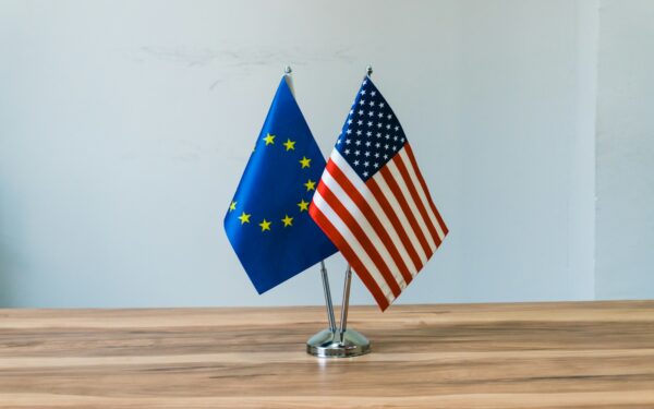 JAV ir Europos Sąjungos prekybos santykiai po įtampų laikotarpio: ar įmanomas naujas pragmatiškas balansas?