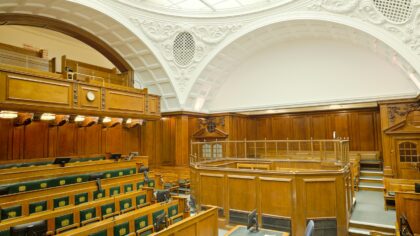 Ką iš tikrųjų reiškia būti prisiekusiajam: kaip veikia teismų atranka ir kodėl tai svarbu kiekvienam