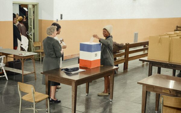 Kaip atpažinti politinę propagandą prieš rinkimus: penki paprasti filtrai kritiškam rinkėjo žvilgsniui