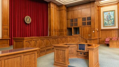 Kaip karo teisė per šimtmetį pakeitė politiką: nuo totalinių karų iki šiandieninių tribunolų