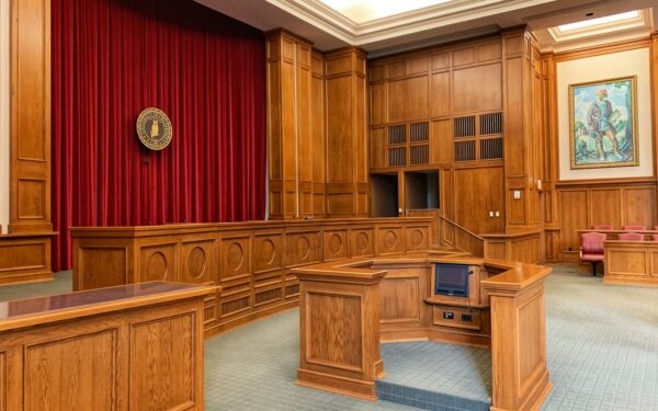 Kaip karo teisė per šimtmetį pakeitė politiką: nuo totalinių karų iki šiandieninių tribunolų