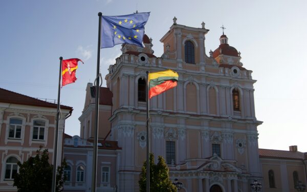 Kaip kūrėsi Lietuvos savivalda po 1990 metų: nuo sovietinių tarybų iki šiandienos politinių ginčų
