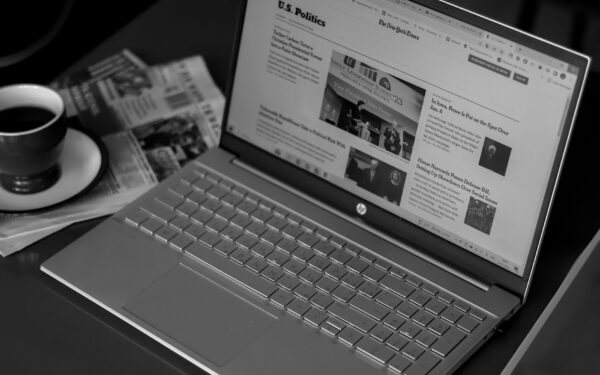Kaip nepasimesti nuomonės tekstų jūroje: kuo skiriasi komentaras, analizė ir naujiena internete