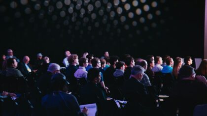 Kaip pagarbi nesutikimo kultūra stiprina demokratiją: nuo ginčo komentaruose iki diskusijos savivaldybėje