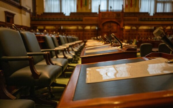 Kaip piliečiai gali stebėti Seimo darbą: nuo posėdžių transliacijų iki pilietinio spaudimo rezultatų
