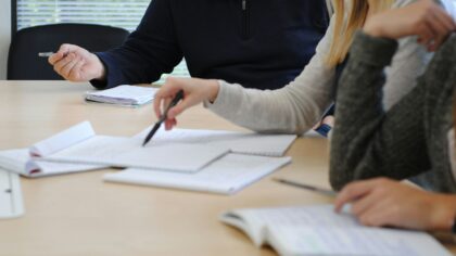 Kaip prisijungti prie nevyriausybinių organizacijų: nuo pirmo žingsnio iki ilgalaikio įsitraukimo bendruomenėje