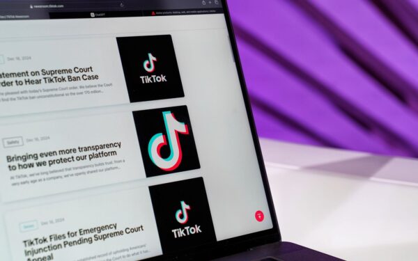 Kaip skleidžiamos „atsitiktinės nuomonės“ komentaruose: nauja tyli dezinformacijos taktika interneto portaluose