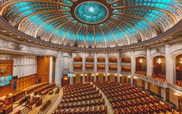 Kas nutiko partijoms po 1990 metų: kaip pasikeitė politinė sistema ir rinkėjų lūkesčiai