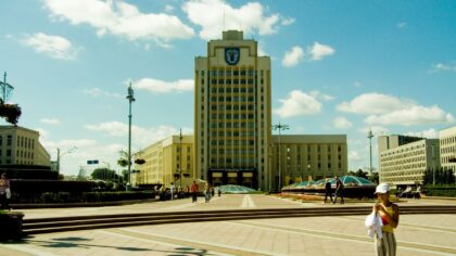 Kas yra administracinė politika: kaip kasdieniai valdžios sprendimai formuoja mūsų aplinką ir paslaugas