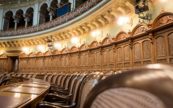 Kas yra koalicija valdžioje: kaip partijos dalijasi atsakomybe ir ką tai reiškia rinkėjams