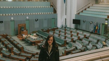 Kas yra politinė partija ir kaip ji veikia: nuo idėjos telkimo iki atsakomybės rinkėjams