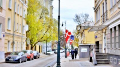Lietuvos ambasados vaidmuo pasaulyje: kaip diplomatinės atstovybės tampa praktine atrama piliečiams ir verslui