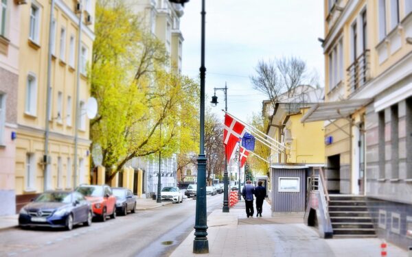 Lietuvos ambasados vaidmuo pasaulyje: kaip diplomatinės atstovybės tampa praktine atrama piliečiams ir verslui