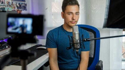 Netikri ekspertai ir „sofos analitikai“: kaip atskirti tikrą kompetenciją nuo pseudoautoriteto