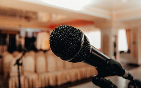 Pilietinė stebėsena savivaldybėse: kaip gyventojai gali kontroliuoti valdžią be konfrontacijos