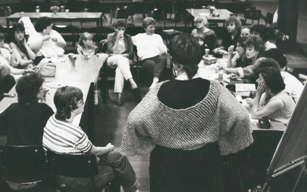 Pilietiniai komitetai po 1990 metų: kaip vietos judėjimai keičia savivaldą ir politinę kultūrą