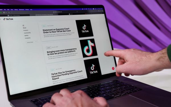 Skaitmeninis raštingumas ir politinės kampanijos: kaip nepaskęsti manipuliatyvių pažadų ir „nuomonių“ sraute