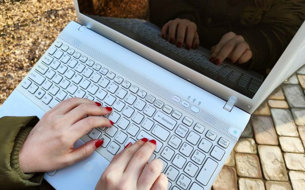 Skaitmeninis raštingumas ir politiniai įtampos laukai: kaip neįsivelti į informacines provokacijas