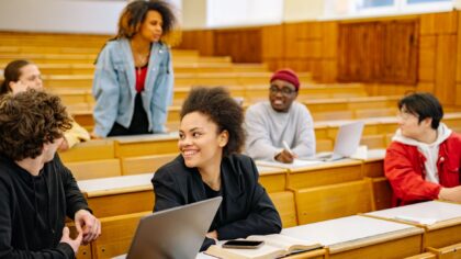 Studentų pilietinis raštingumas: kaip universitetuose gimsta aktyvūs ir atsparūs valstybės kūrėjai